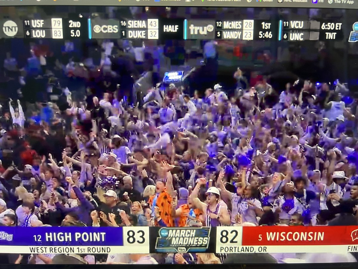 AndyFromAustin's tweet image. THIS. IS. MARCH!! @HighPointSports @BadgerMBB 

#HighPoint #Wisconsin #MarchMadness #NCAATournament