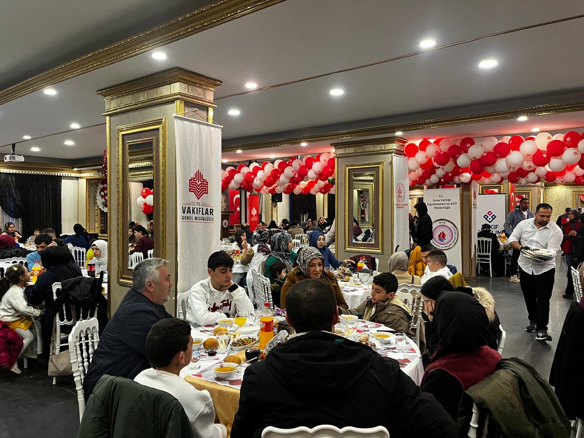 Ramazan’ın son gününde, Sivas ve Yozgat illerimizde kurduğumuz gönül sofralarında bir ay boyunca aynı duada, aynı berekette buluştuk.

Paylaştıkça çoğalan bereketi, birlik ve kardeşliğin en güzel halini hep birlikte yaşadık.

Bu mübarek ayda soframıza misafir olan tüm gönül