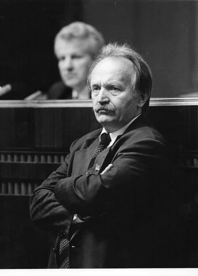 1. ПРОРОЧІ СЛОВА.
В'ЯЧЕСЛАВА ЧОРНОВОЛА!
«Проголошення незалежності — тільки перший крок. Наступний, складніший — перетворення глевкого населення на гідний народ. Я не знаю, коли це станеться. Якщо не збережемо МОВУ, не відродимо почуття гордості за неї, не станеться ніколи.