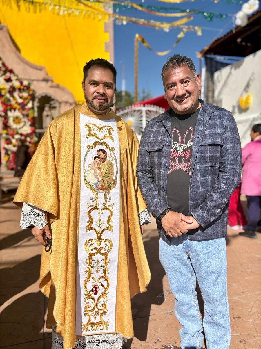 Qué elegancia la del regidor de #Huitzilac jajaja no mams!!!! Es la fiesta de tu pueblo caray!!!!!