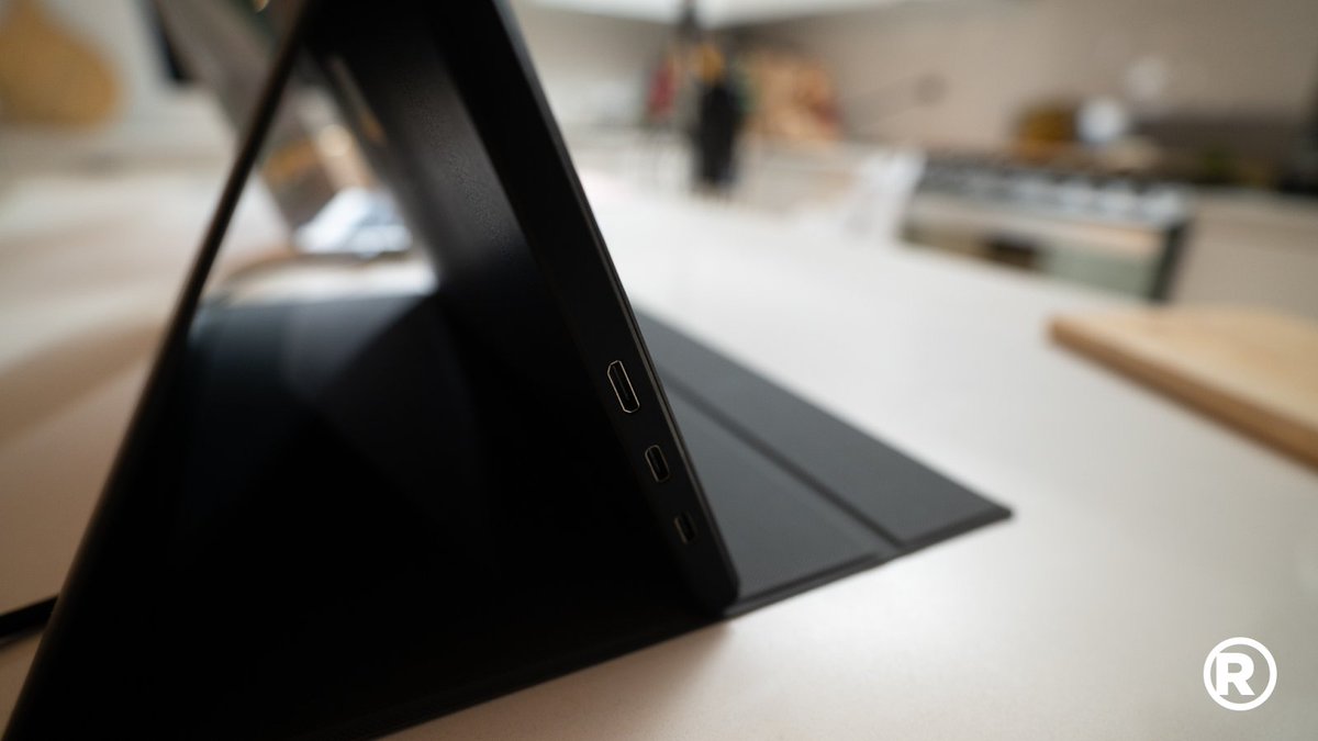 RadioShack tweet media