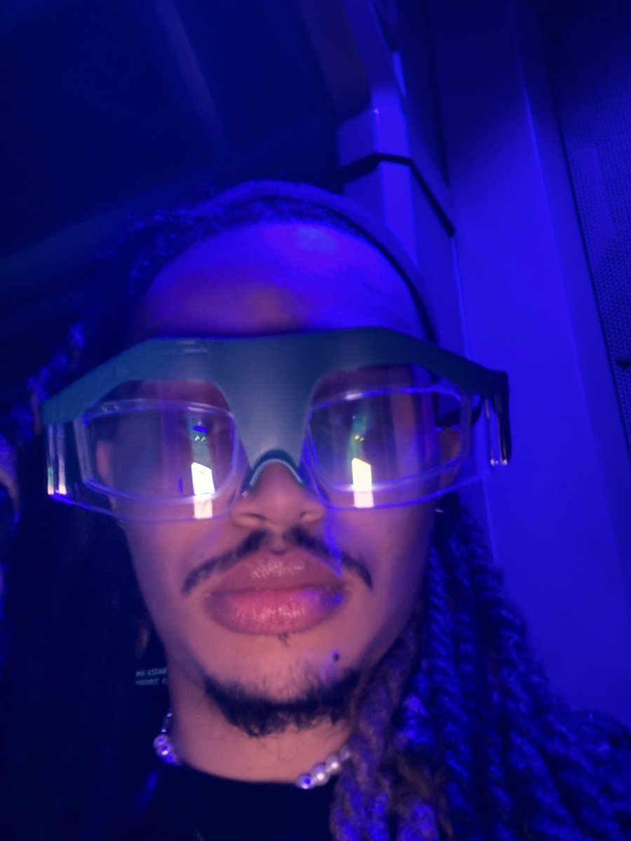 GoStreamGizzy tweet media