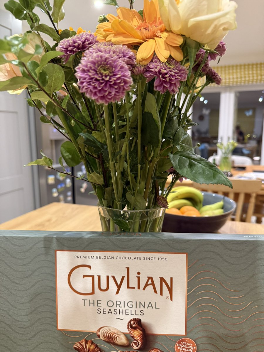 Kudos <a href="/Tesco/">Tesco</a> for the flowers and chocolates. Poor driver broke down on our drive. Least we could do was a cup of tea! Much appreciated thanks back 🙏