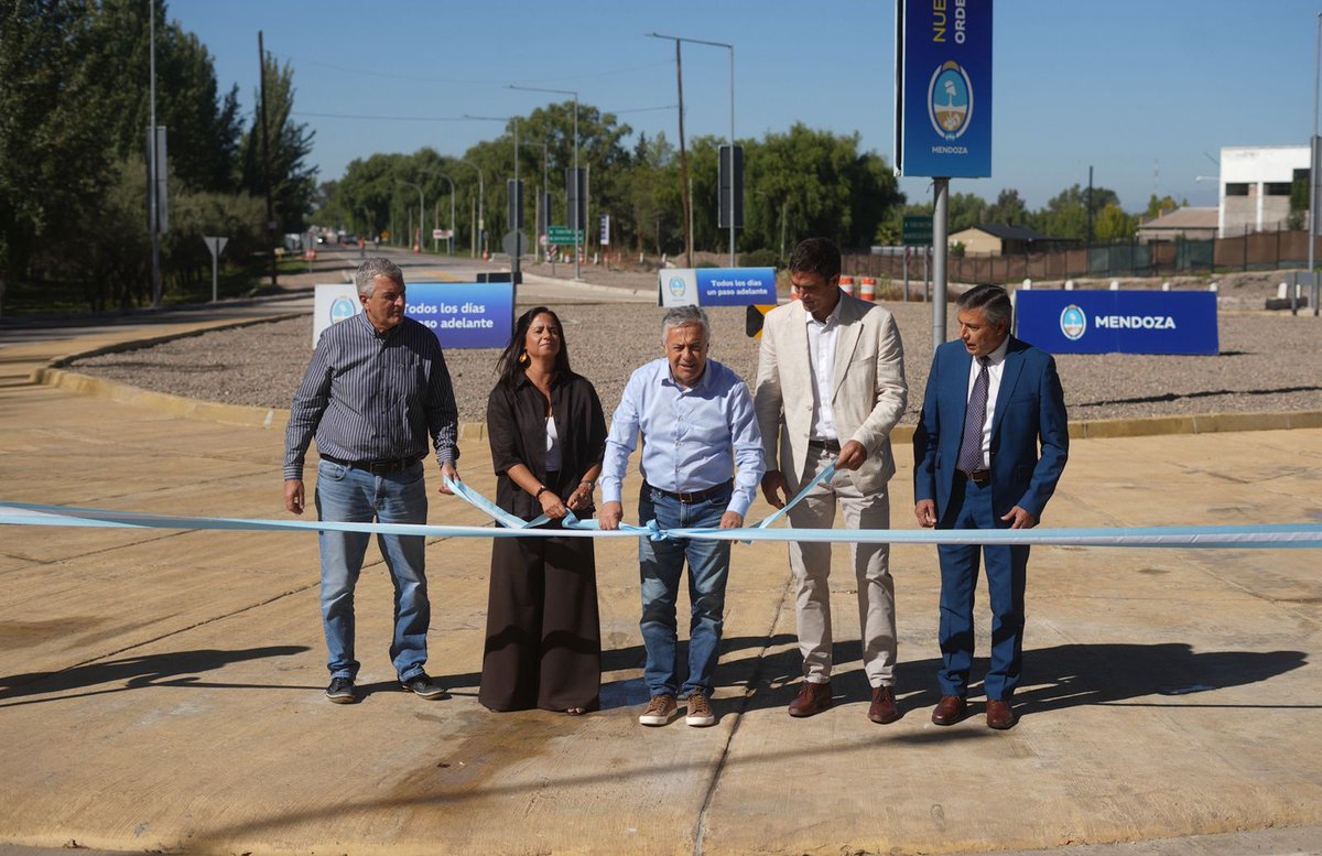 Seguimos mejorando la conectividad en la red de caminos del Valle de Uco. Hoy inauguramos el ordenador vial de la RN 40 y la RP 90 en Tunuyán, y la ruta de Gualtallary en Tupungato, dos intervenciones que potencian la vitivinicultura, el turismo, la gastronomía y la producción
