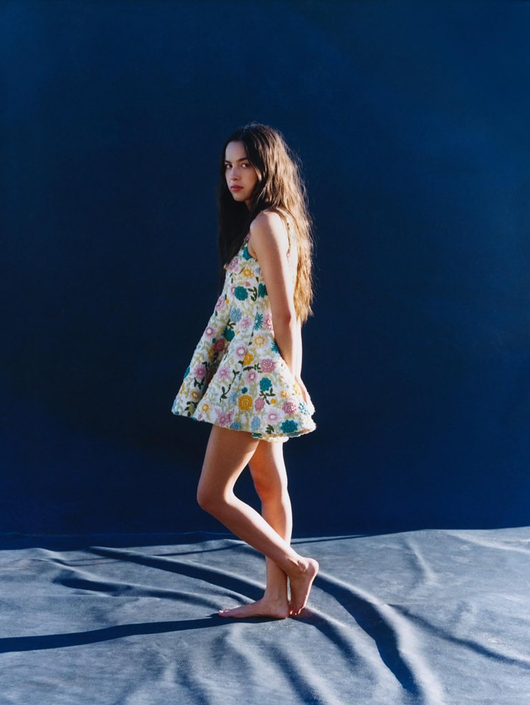 pop vibes tweet media