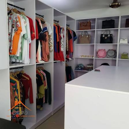 Decodams tweet media