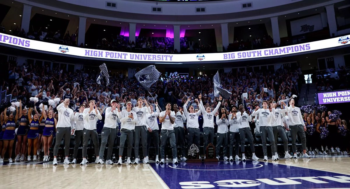 SSN_CBB's tweet image. (12) High Point beats (5) Wisconsin, 83-82!

Chase Johnston hit the go ahead lay up (his first TWO POINTER OF YEAR) to win it! Owen Aquino with the block on Boyd to seal the victory &amp;amp; send them to the R32!!!

Rob Martin with 23 points &amp;amp; 10 assists, Fletcher with 14 points &amp;amp; 11