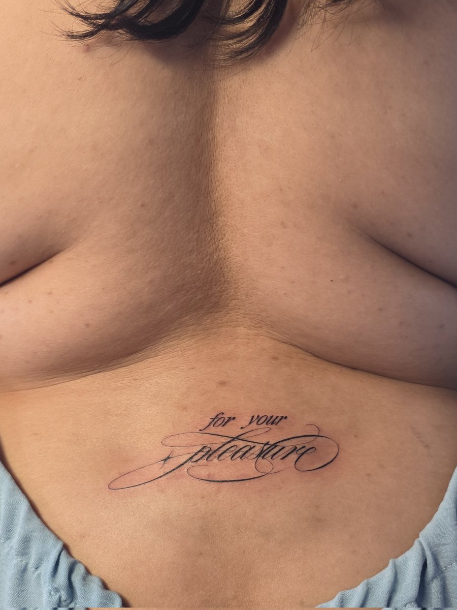 tinaroseoff's tweet photo. Absolutely OBSESSED w/ my new lower back tattoo🤤♥️ https://t.co/A7mekuhEeU