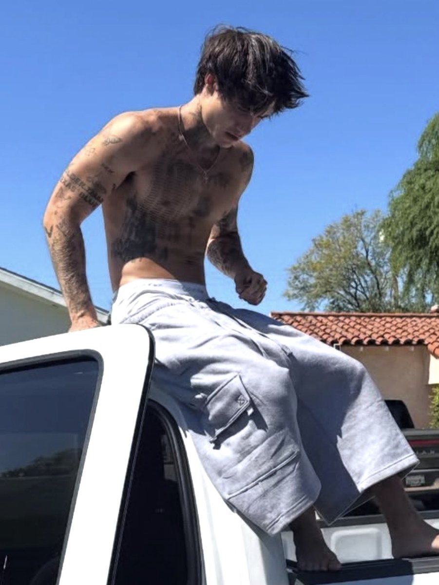 (21+ account) tweet media