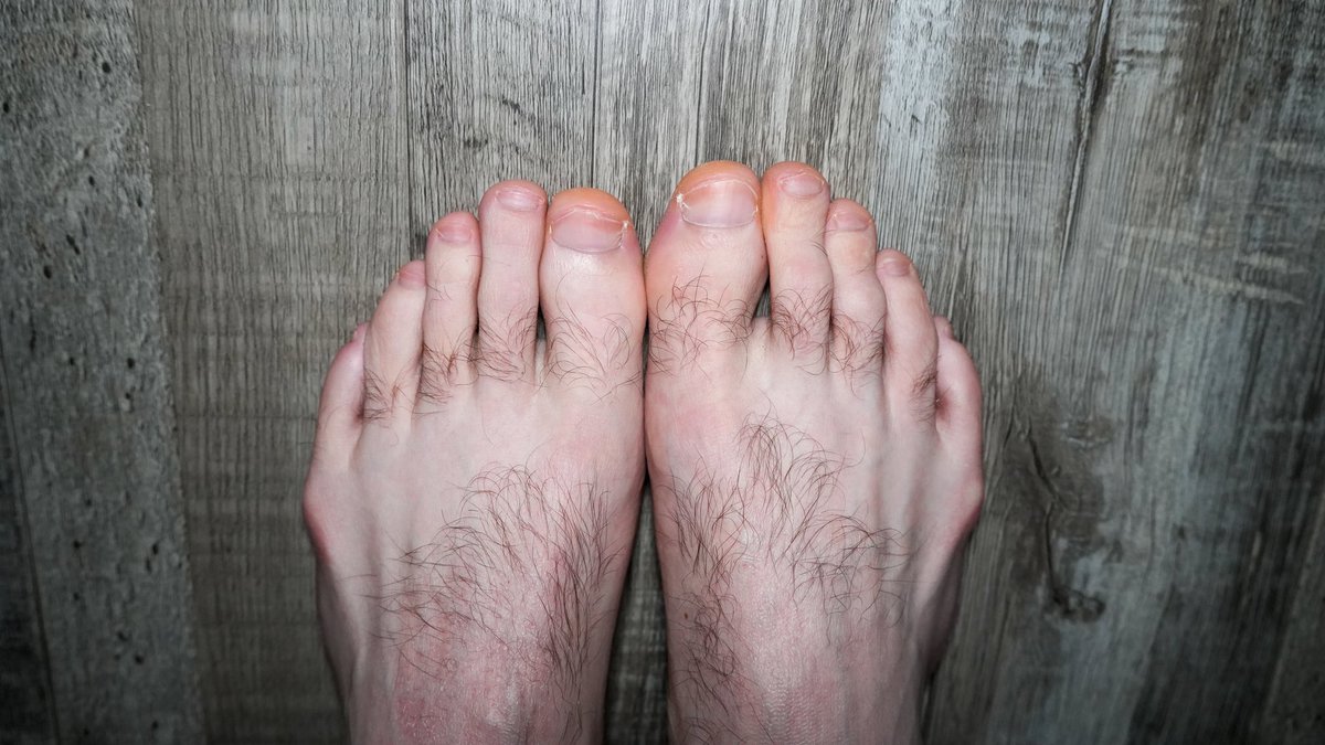 FendiAlpha's tweet photo. Worshipping another man’s feet is paradise for a weak sissy like yourself. Give in to your urges 🥵👀 https://t.co/EC7B6FMAOi