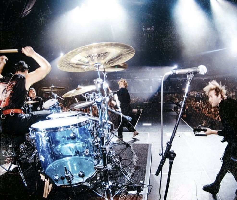 5SOSDigest. tweet media