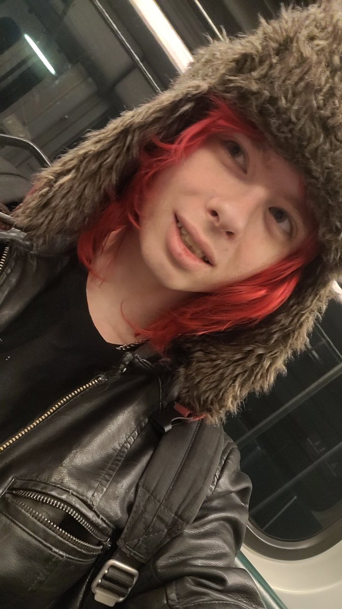 eepyfoxgirl tweet media