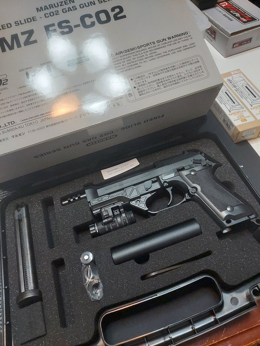 LhEnv4LzCEJBka6's tweet image. #軍拡報告
⭐マルゼン製品 固定スライドCO2ガスガン『#M93R-FS CO2 スペシャルフォース』と予備マガジン２本
『#マグナムショップむげん』さんで購入しました❗☝️😊
外箱のケースもカッコいい✨
ガスマガジンも対応しているので、外部ソースでも行けそうですね👀
サバゲー🔫で使うのが楽しみですよ🤭🎵