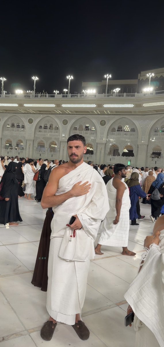 الأهلاويه ذي صورة حصرية لكم ، تقبل الله :
<a href="/Merihdemiral/">Merih Demiral</a> 
#الأهلي