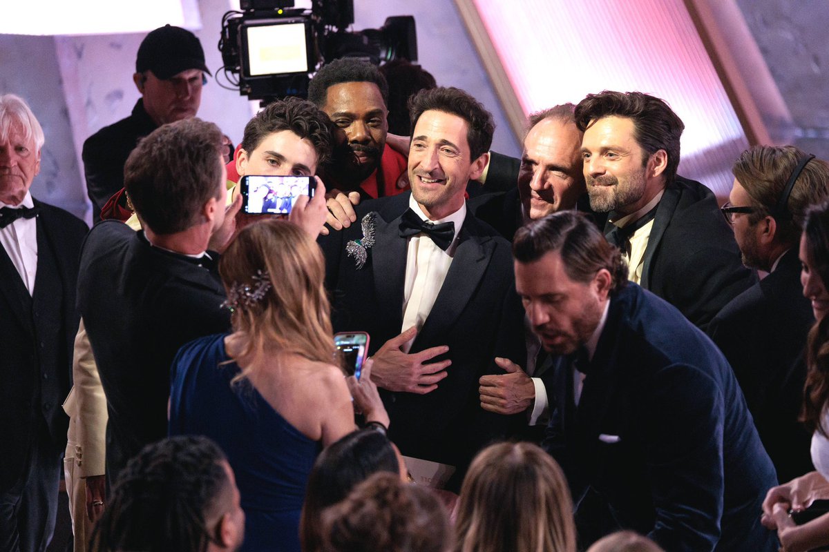 can't believe edward norton still gatekeeping this photo from last year's oscars