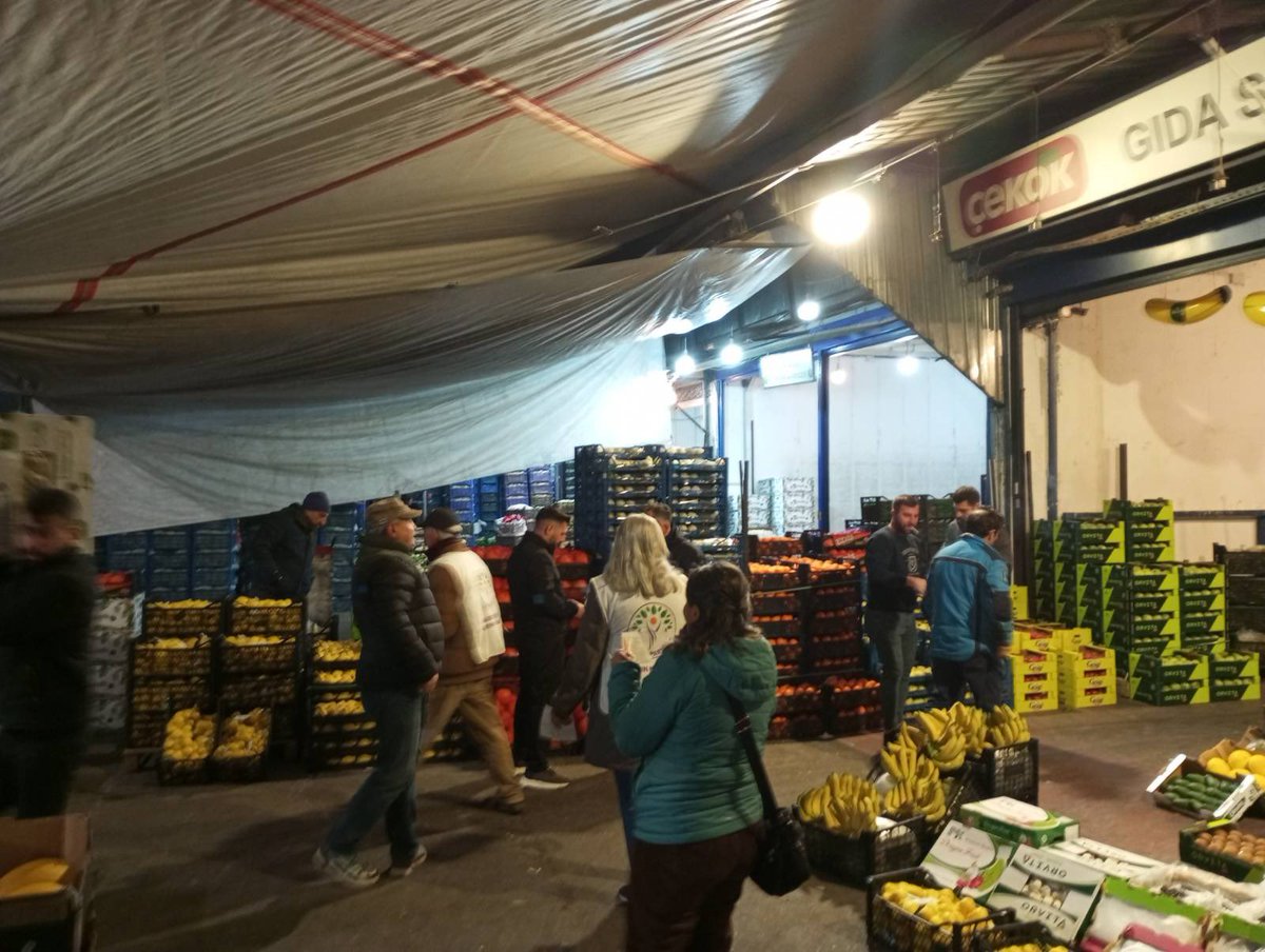 Ataşehir ilçemizde hal esnafımızı ziyaret ederek 22 Mart Pazar günü Yenikapıya Özgürlük ve Demokrasi Newrozuna davet ettik

#Newroz2026