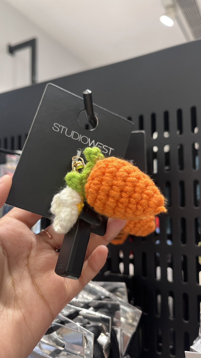 cort1snation's tweet image. #strange everywhere i go i see them help #nichojoo #nikjju #jjunik