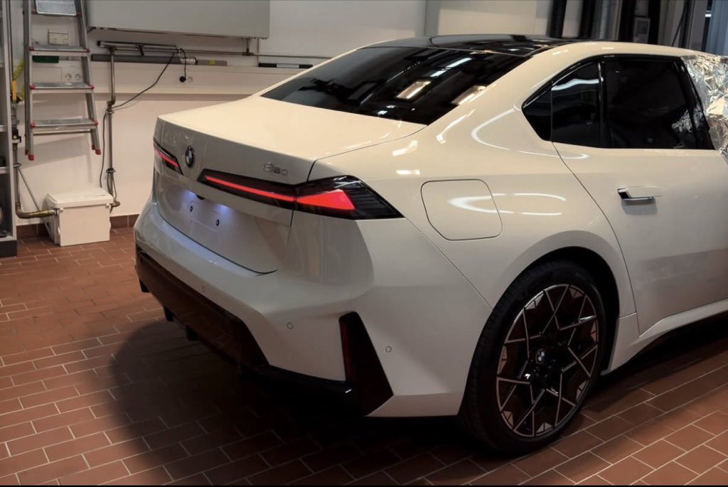 Elvis Will Vexillary 🔋 tweet media