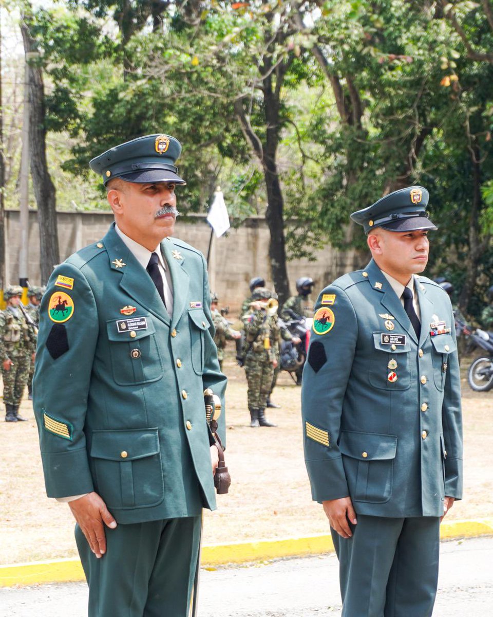 Ejercito_Div8's tweet photo. En el Cantón Militar Santa Bárbara, en #Arauca, se realizó la ceremonia de ascenso de un grupo de suboficiales de la #Brigada18, un acto que exalta la disciplina, el compromiso y la vocación de servicio a la patria. 🇨🇴

Este reconocimiento honra la dedicación y el esfuerzo permanente de quienes, con entrega y convicción, contribuyen a la seguridad del departamento de Arauca. 🫡

#PatriaHonorLealtad