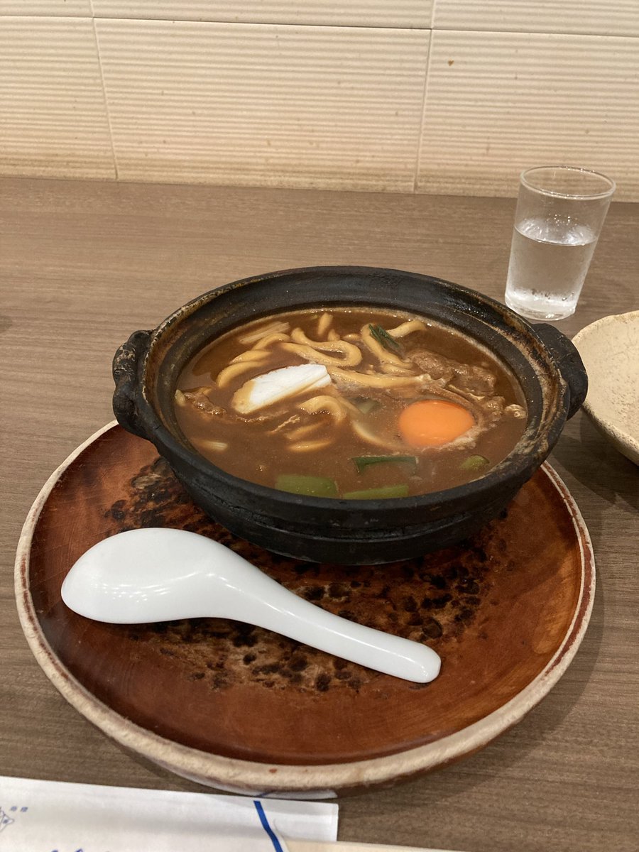 sgwv8's tweet photo. 昨日の夕食は山本屋さんの味噌煮込みうどん。
ボイメンの本田さんがおすすめしてくれて行っみました！
美味しくいただきました！
麺が硬いのが特徴らしいが、私的には、コシのあるうどんより歯応えが良くて食べやすかった🍲
＃山本屋
＃味噌煮込みうどん https://t.co/h70UnWSrKh