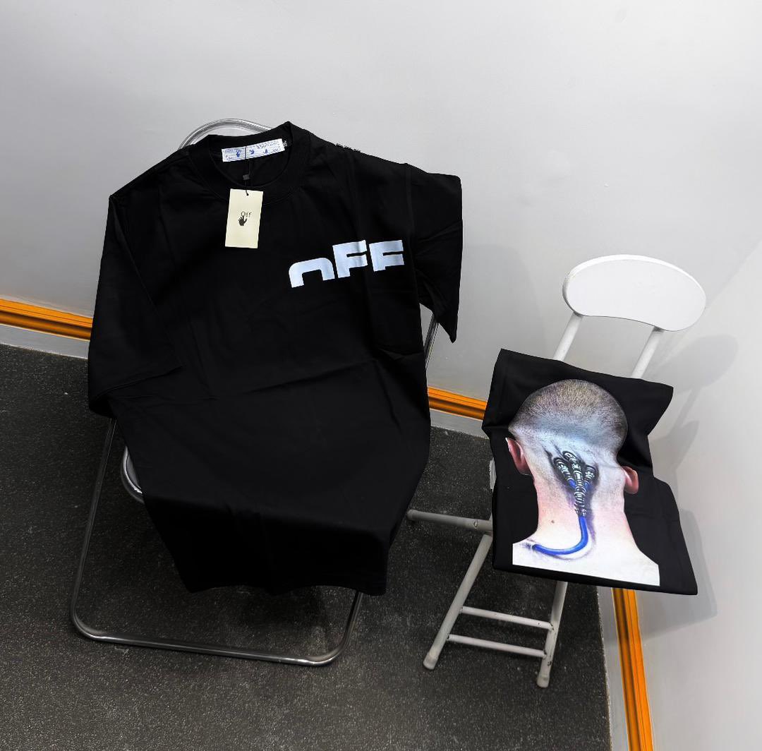 CLOTHING VENDOR IN LAGOS ISLAND tweet media