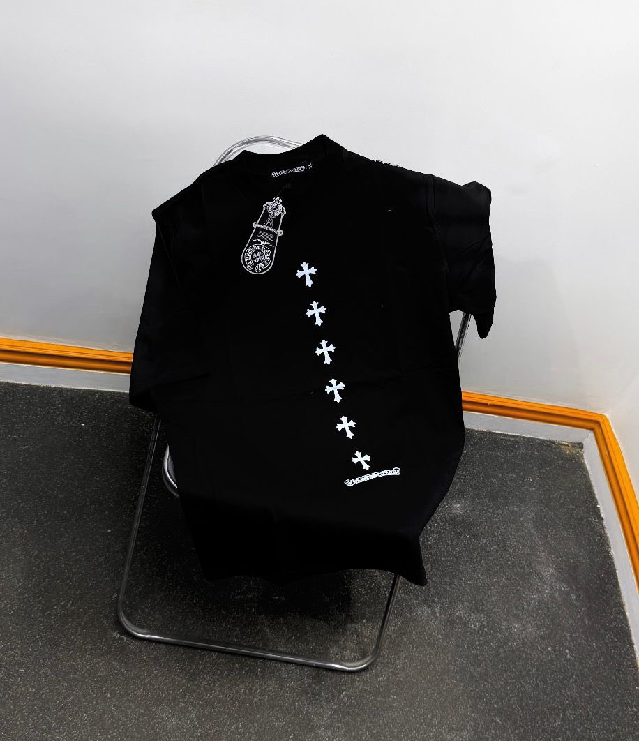 CLOTHING VENDOR IN LAGOS ISLAND tweet media