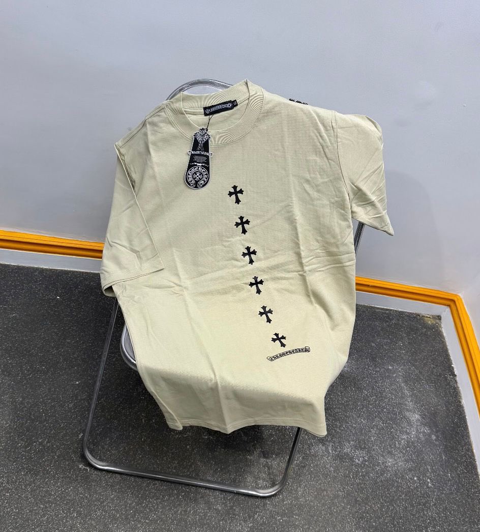 CLOTHING VENDOR IN LAGOS ISLAND tweet media