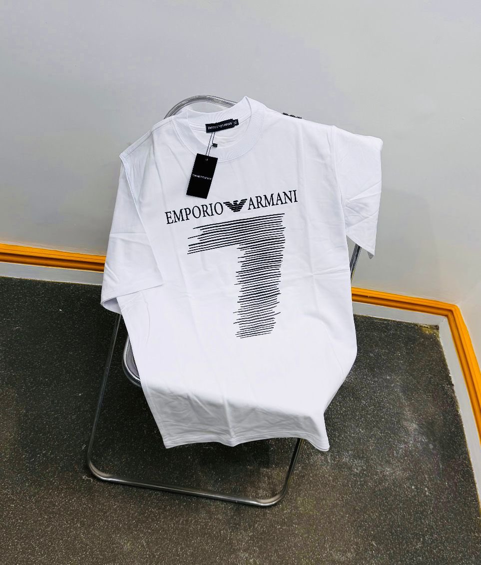 CLOTHING VENDOR IN LAGOS ISLAND tweet media