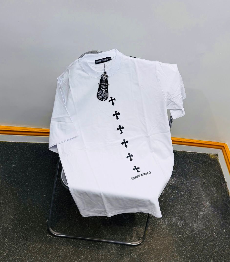 CLOTHING VENDOR IN LAGOS ISLAND tweet media