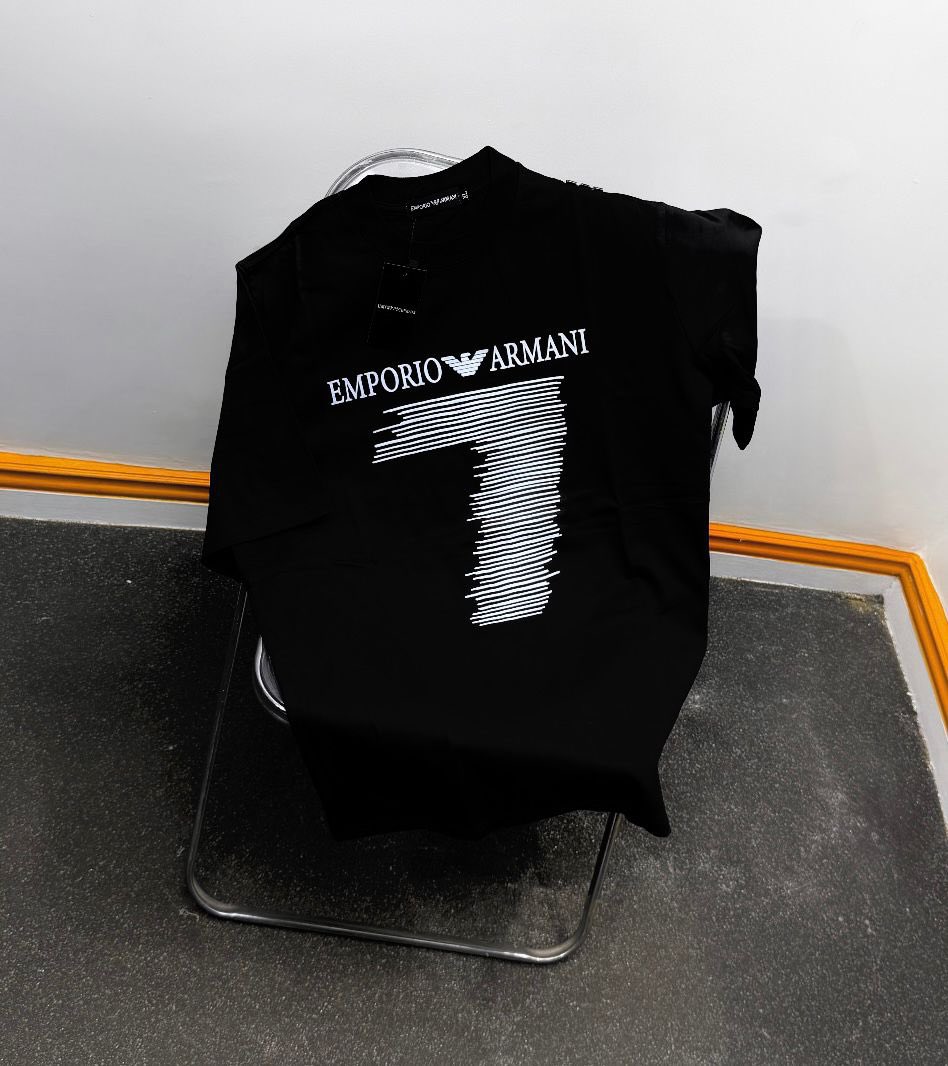 CLOTHING VENDOR IN LAGOS ISLAND tweet media