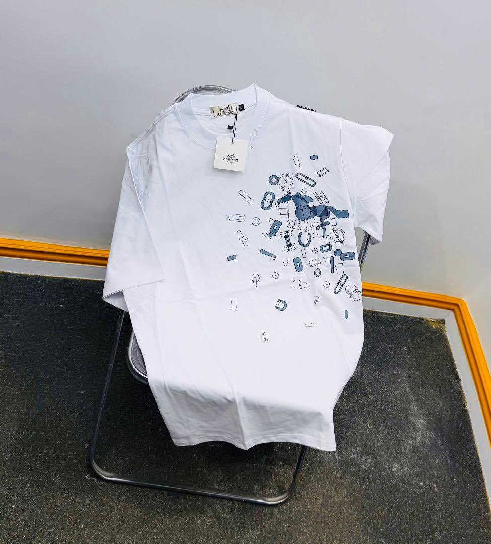 CLOTHING VENDOR IN LAGOS ISLAND tweet media