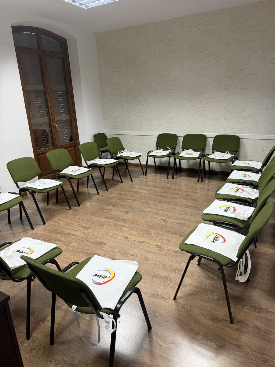 adfincas1's tweet photo. Preparando una nueva jornada de formación ( y van …..) en el CAF de La Rioja. Mañana “Prevención del burn-out en los AAFF”  Enseñando a cuidarse. https://t.co/mwRN02MARW