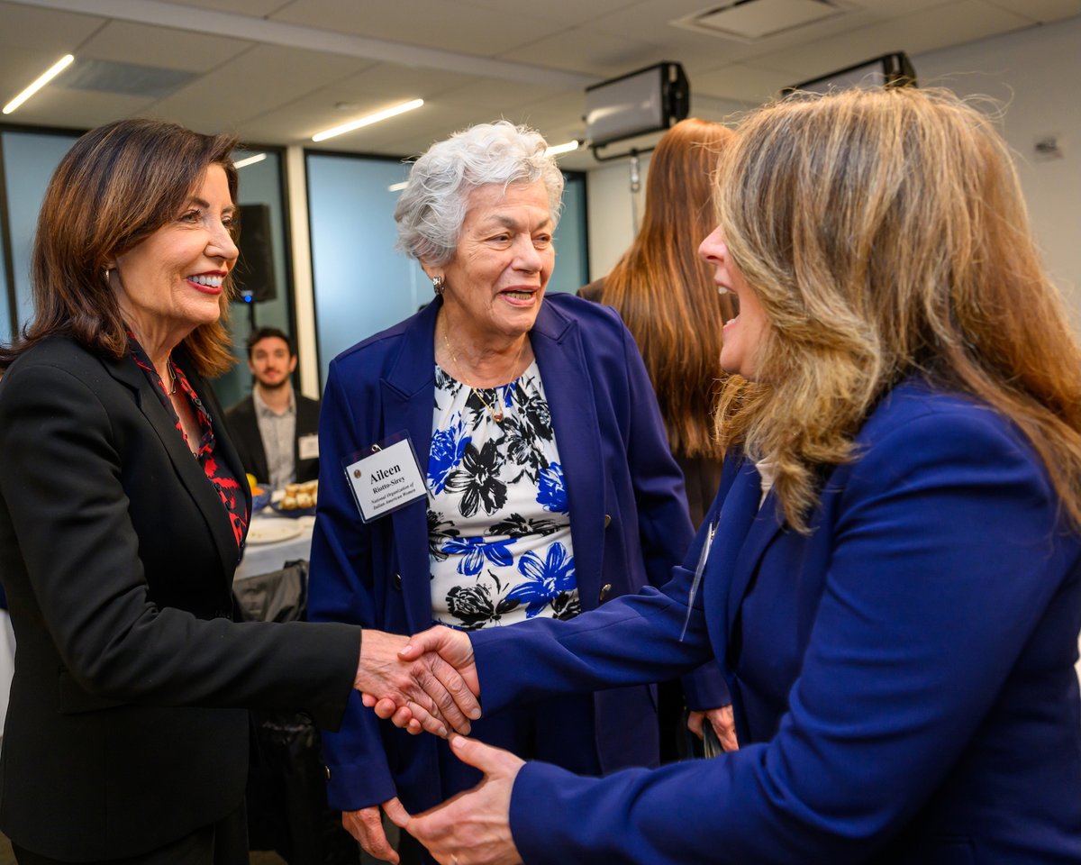 Governor Kathy Hochul tweet media