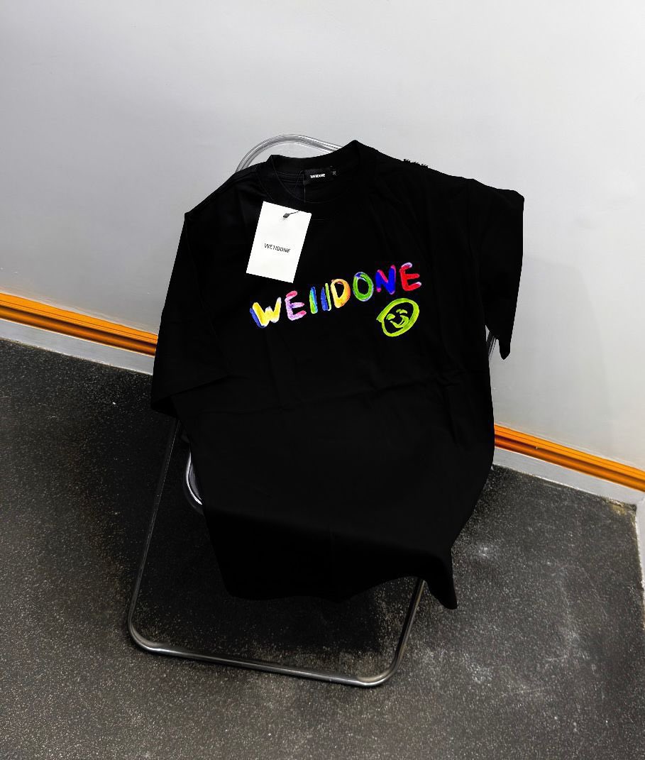 CLOTHING VENDOR IN LAGOS ISLAND tweet media