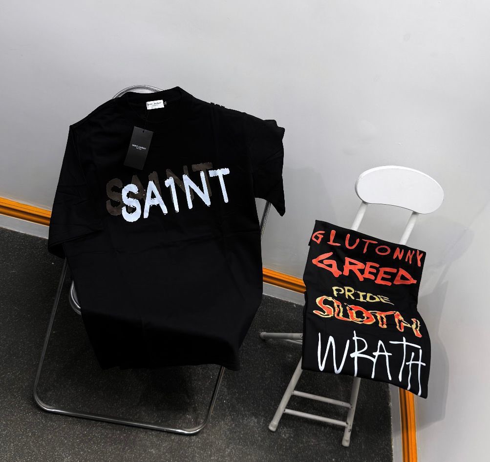 CLOTHING VENDOR IN LAGOS ISLAND tweet media