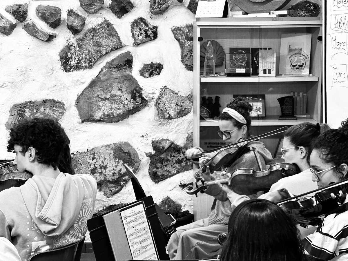 Orquesta Universitaria Maestro Valle tweet media