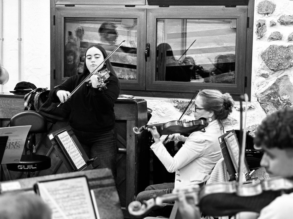 Orquesta Universitaria Maestro Valle tweet media