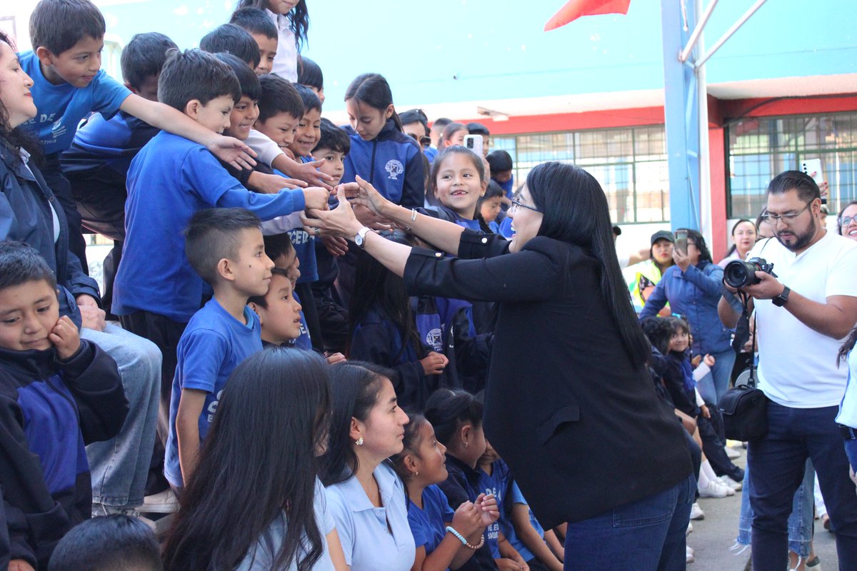 📌 Sabiendo que el deporte es la mejor herramienta para crecer y alcanzar nuevas metas se activó el proyecto "Pinta tu Cancha” del <a href="/Educacion_Ec/">Ministerio de Educación, Deporte y Cultura</a> y del <a href="/DeporteEc/">Viceministerio del Deporte 🇪🇨</a>, en la Escuela Doce de Abril.

📍Más información:
▶️facebook.com/Fedeazuay/post…

🚨 RECUERDA 🚨
👉<a href="/FEDEAZUAY/">Fedeazuay</a> CREE EN TI..!