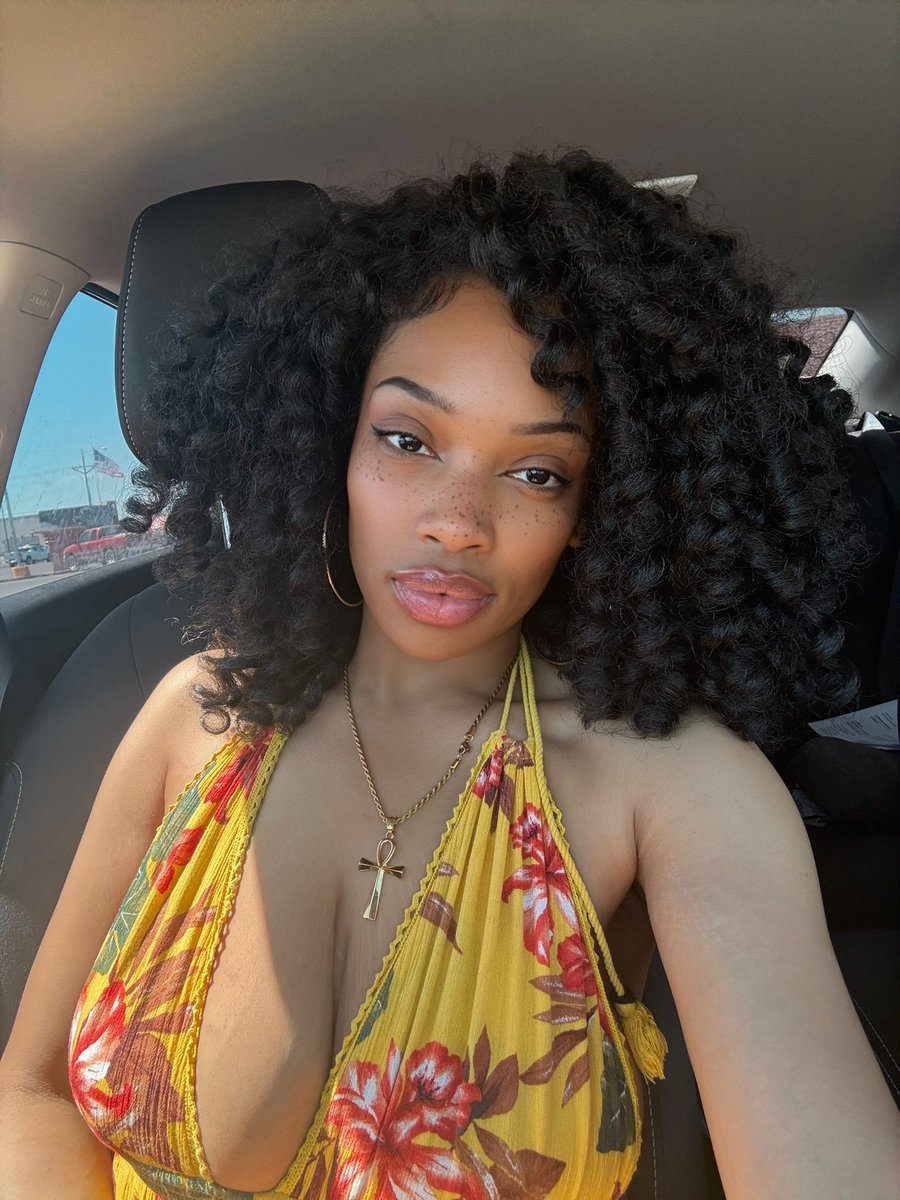 Demi🪞 tweet media