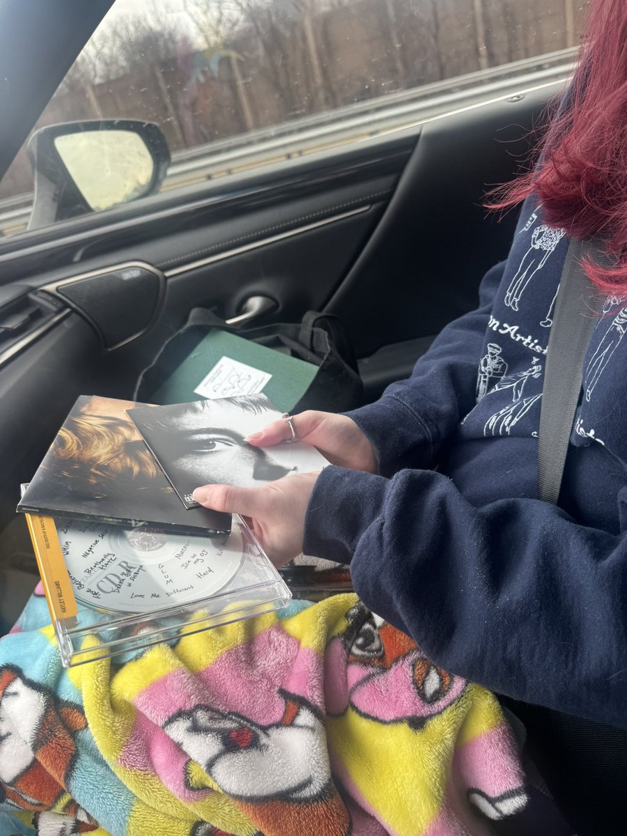 riley ⛯ tweet media