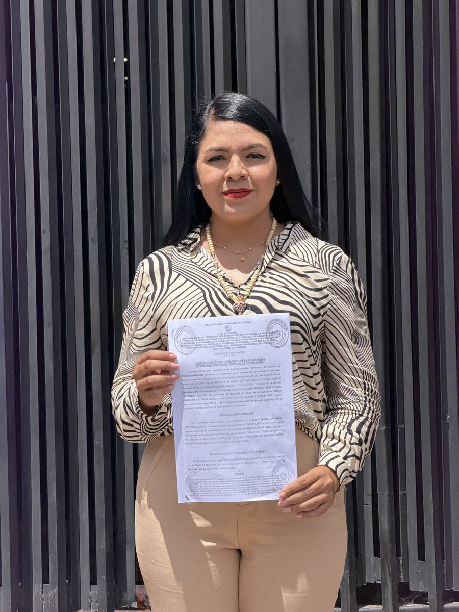 María Oropeza tweet media