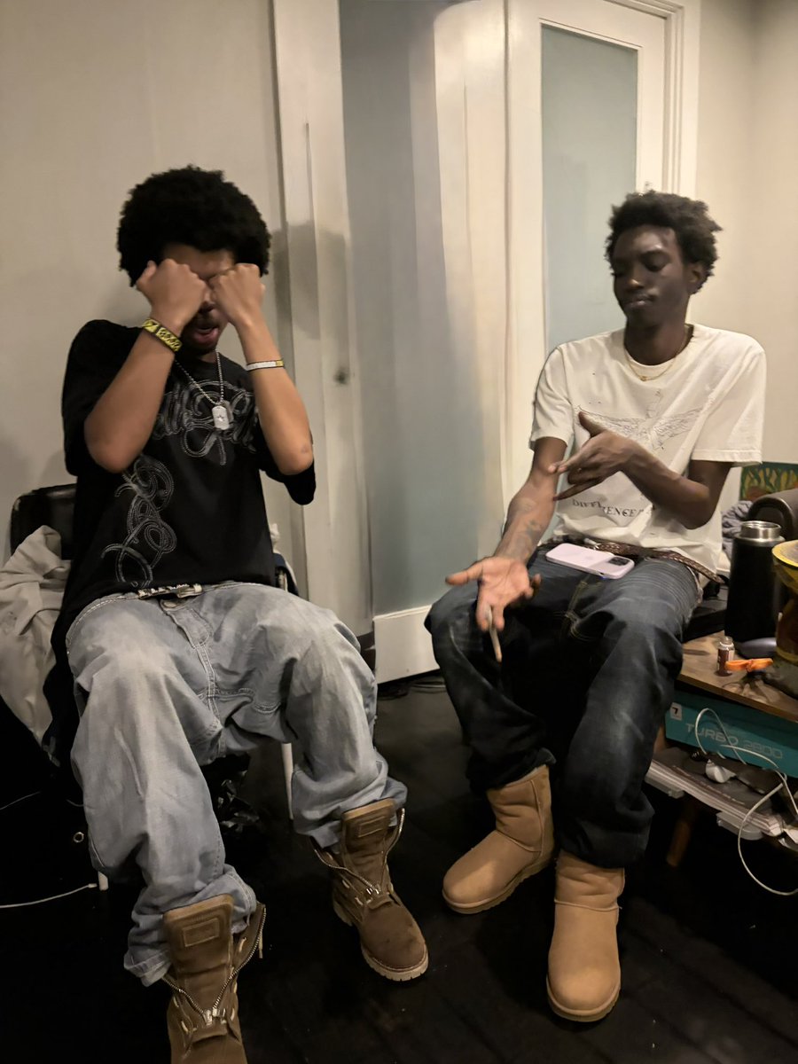 King HRL tweet media