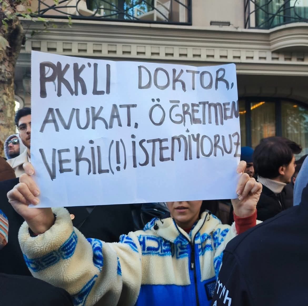 Şehitler ölmez... tweet media