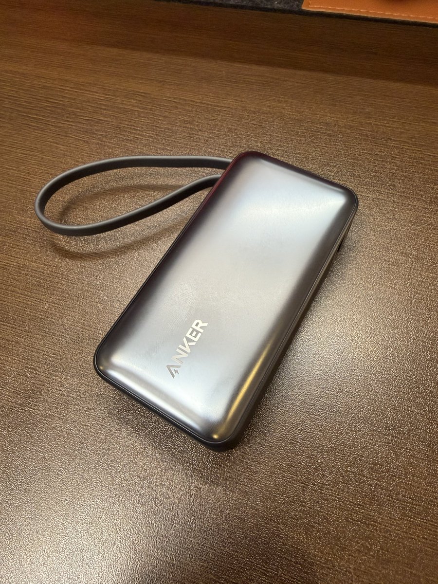 tanoken's tweet photo. #新生活にはAnker
Anker Nano Power Bank (10000mAh, 45W, 巻取り式 USB-Cケーブル)

ケーブル付きでサイズ感も丁度良く、長らく愛用してる一品。そろそろ後継モデルが欲しい。Anker製はタイプAがあるから地味に助かる。 https://t.co/bJm3iwnIpY