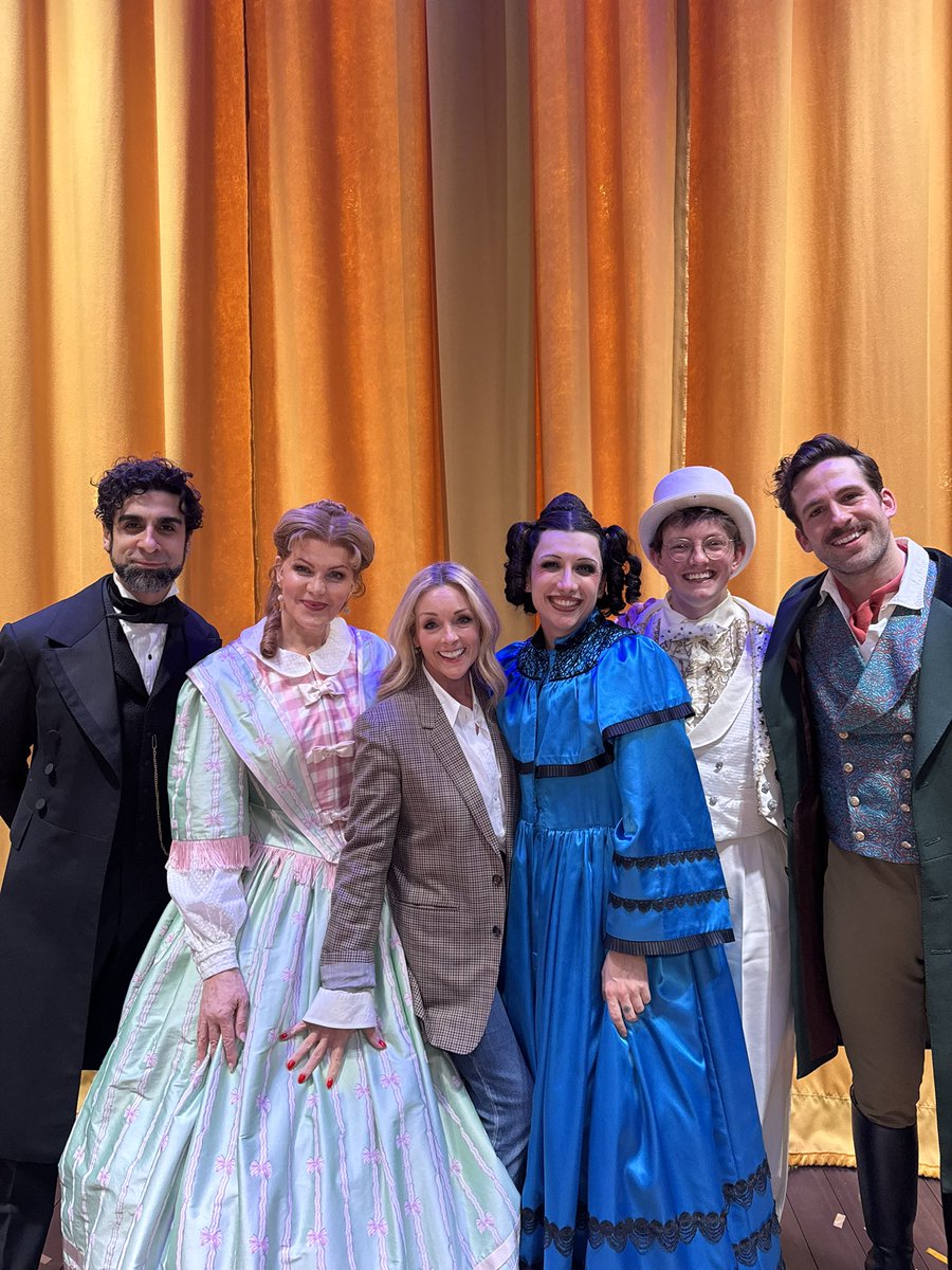 Oh, Mary! UK tweet media