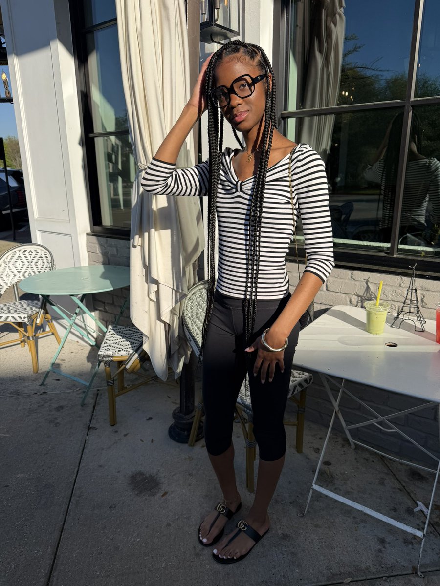 starrkya's tweet photo. Maybe the sun on brownskin do hit omg https://t.co/50dVyWLbul
