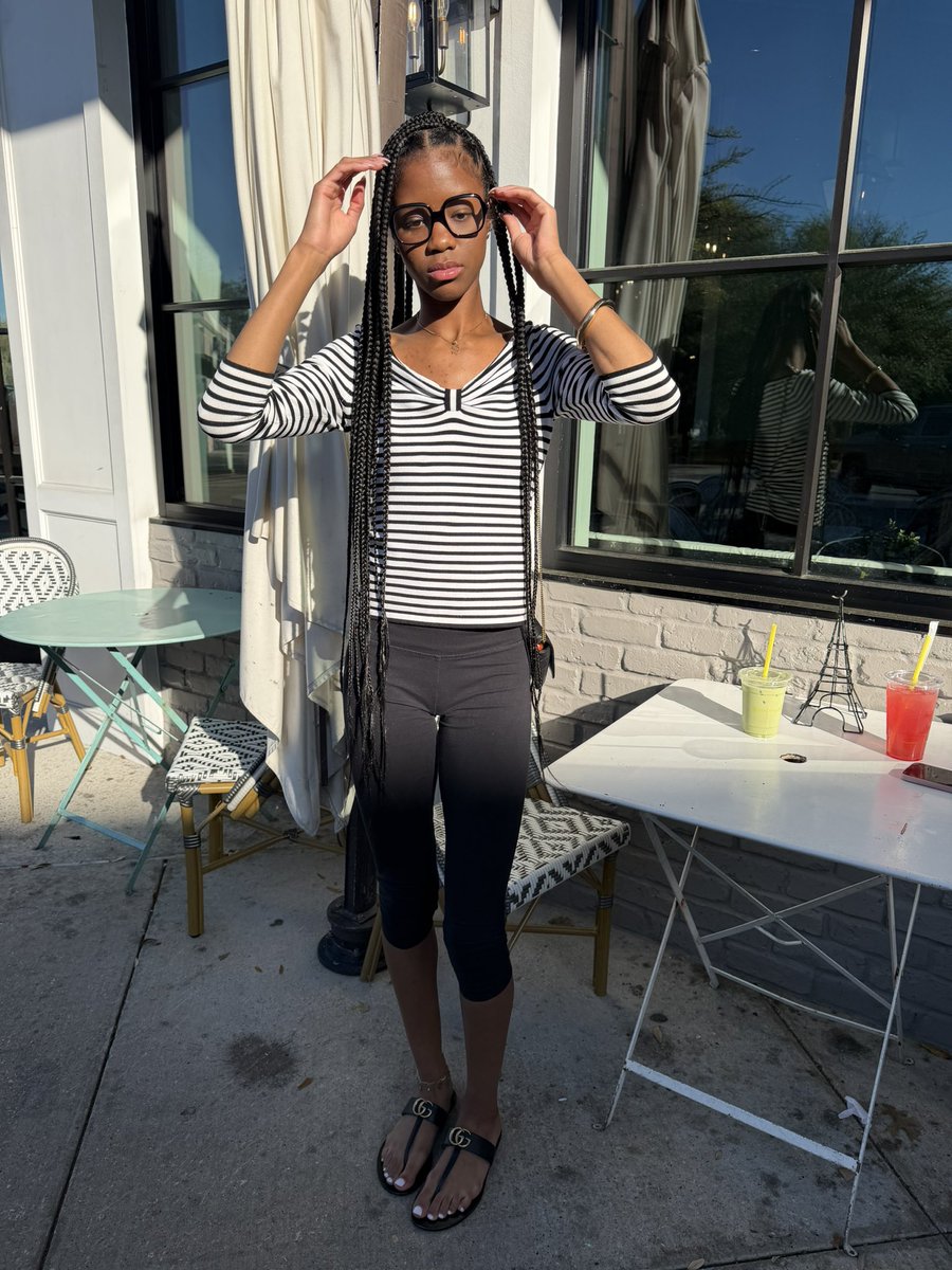 starrkya's tweet photo. Maybe the sun on brownskin do hit omg https://t.co/50dVyWLbul