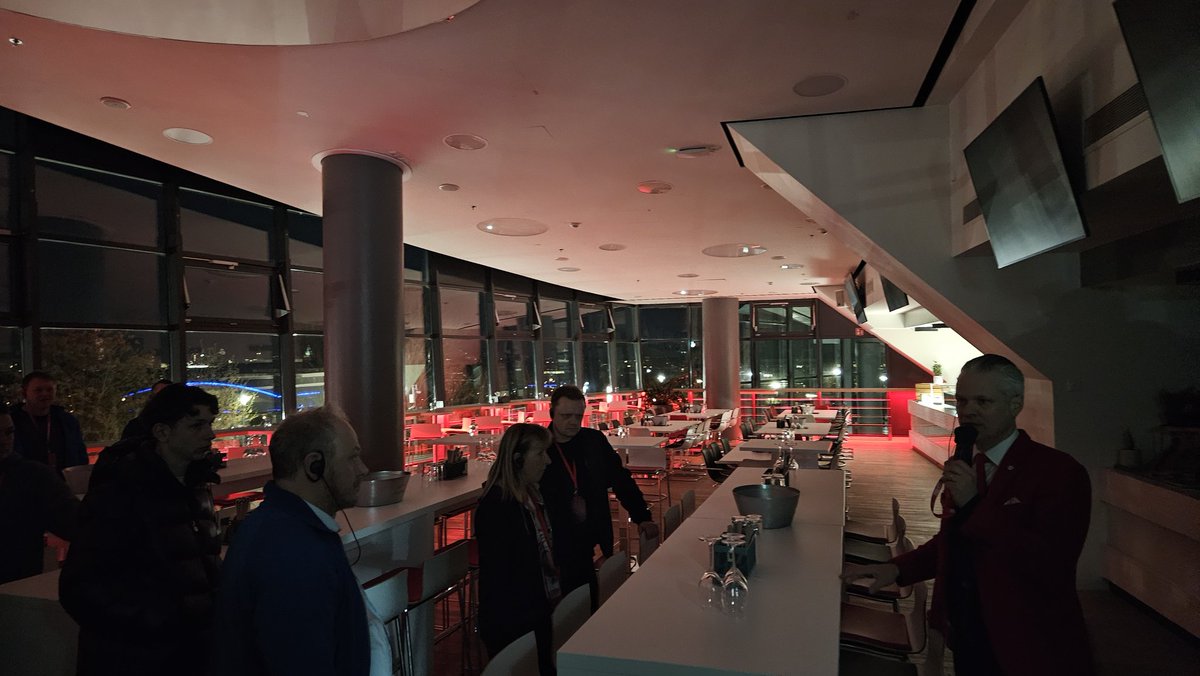 Heute waren wir als Fanclub mal bei der Stadiontour mit <a href="/TimThoelke/">Tim Thoelke</a> in der #RedBullArena. Sehr interessante exklusive Einblicke in seine Arbeit! #rbl #rbleipzig