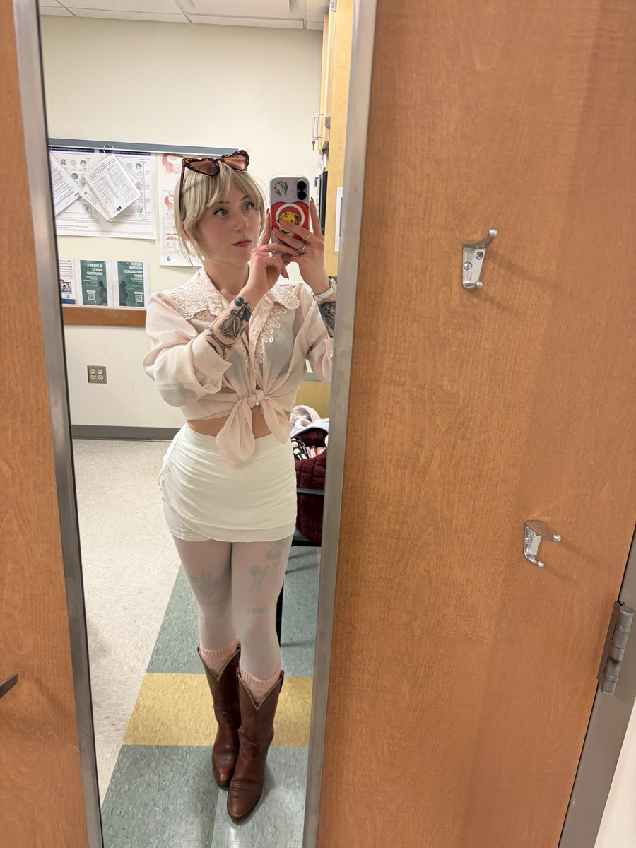 𝓂𝒶𝓂𝒶𝓃, 𝑒𝓈𝓆. tweet media