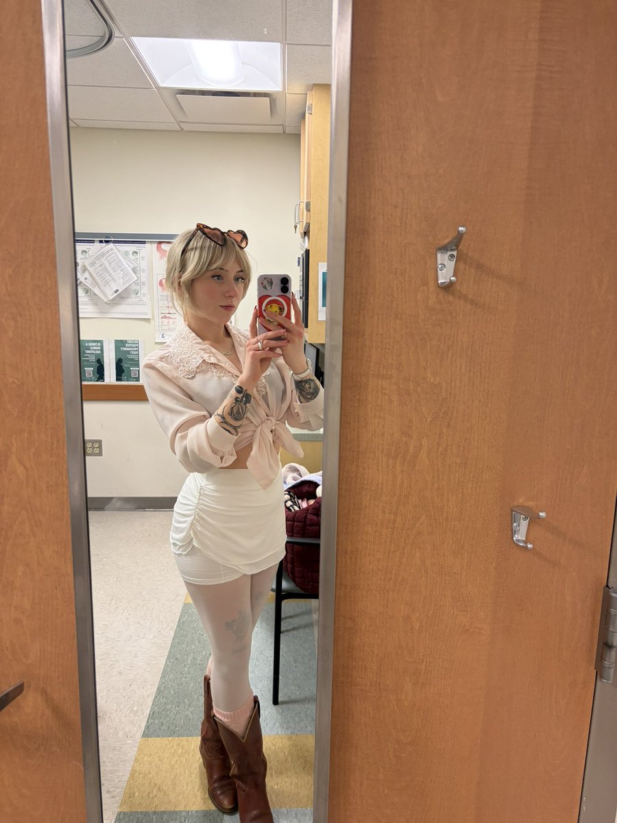 𝓂𝒶𝓂𝒶𝓃, 𝑒𝓈𝓆. tweet media